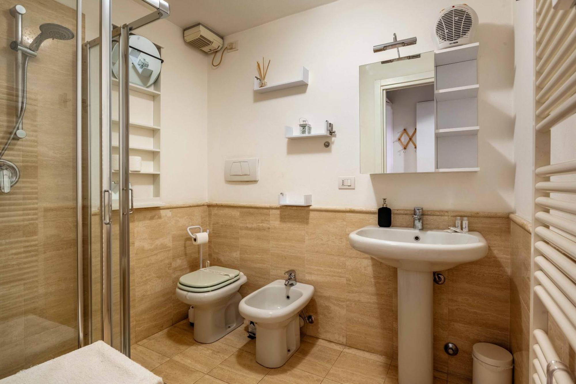 One Bedroom Apartment With Terrace Near Duomo Милано Екстериор снимка